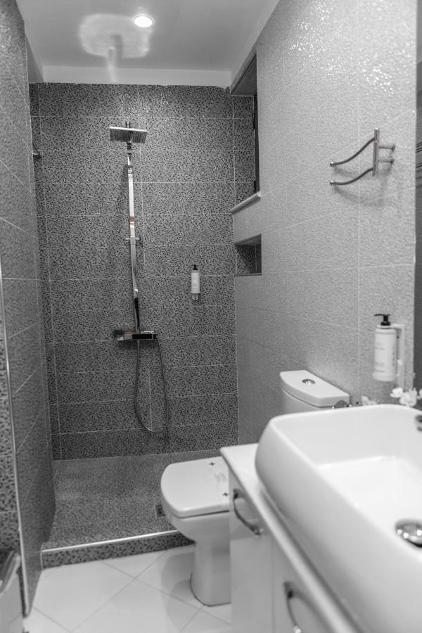 Spacious City Paradise - 3Br Apt In The Heart Of تيرانا المظهر الخارجي الصورة